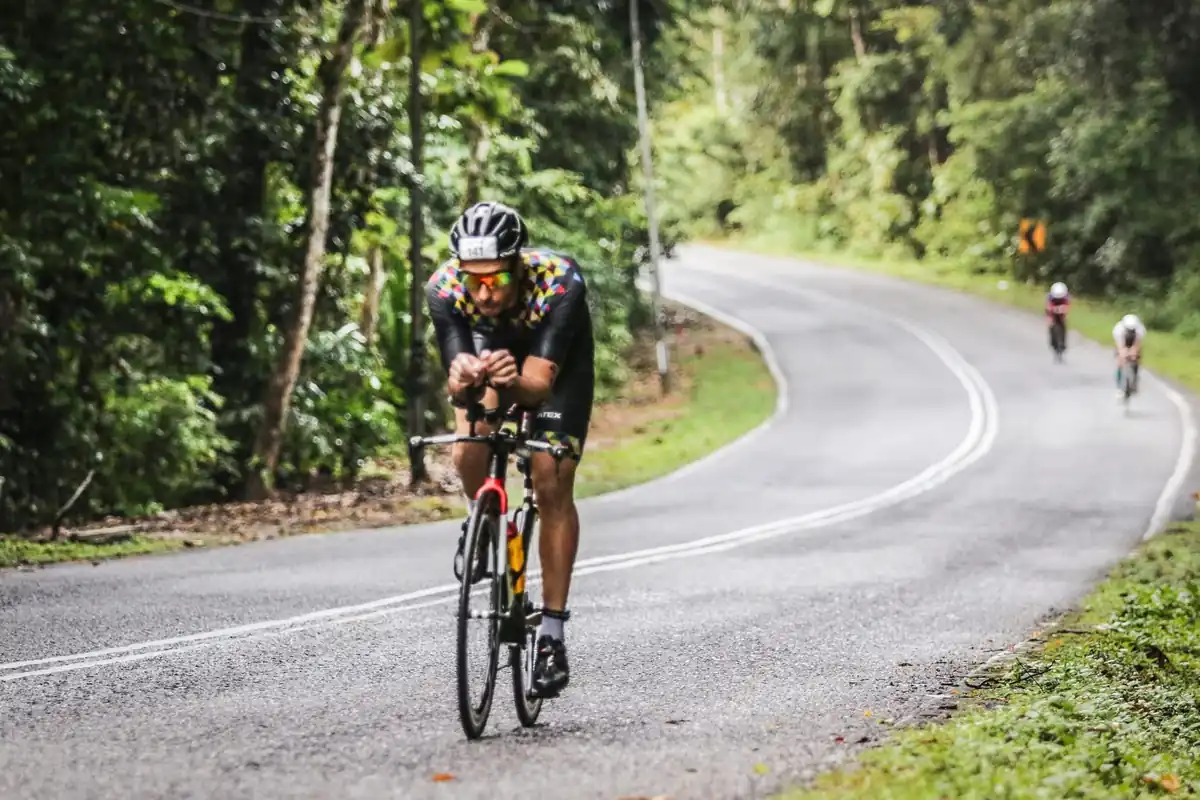 Kuba během cyklistické části závodu IRONMAN Malaysia Langkawi