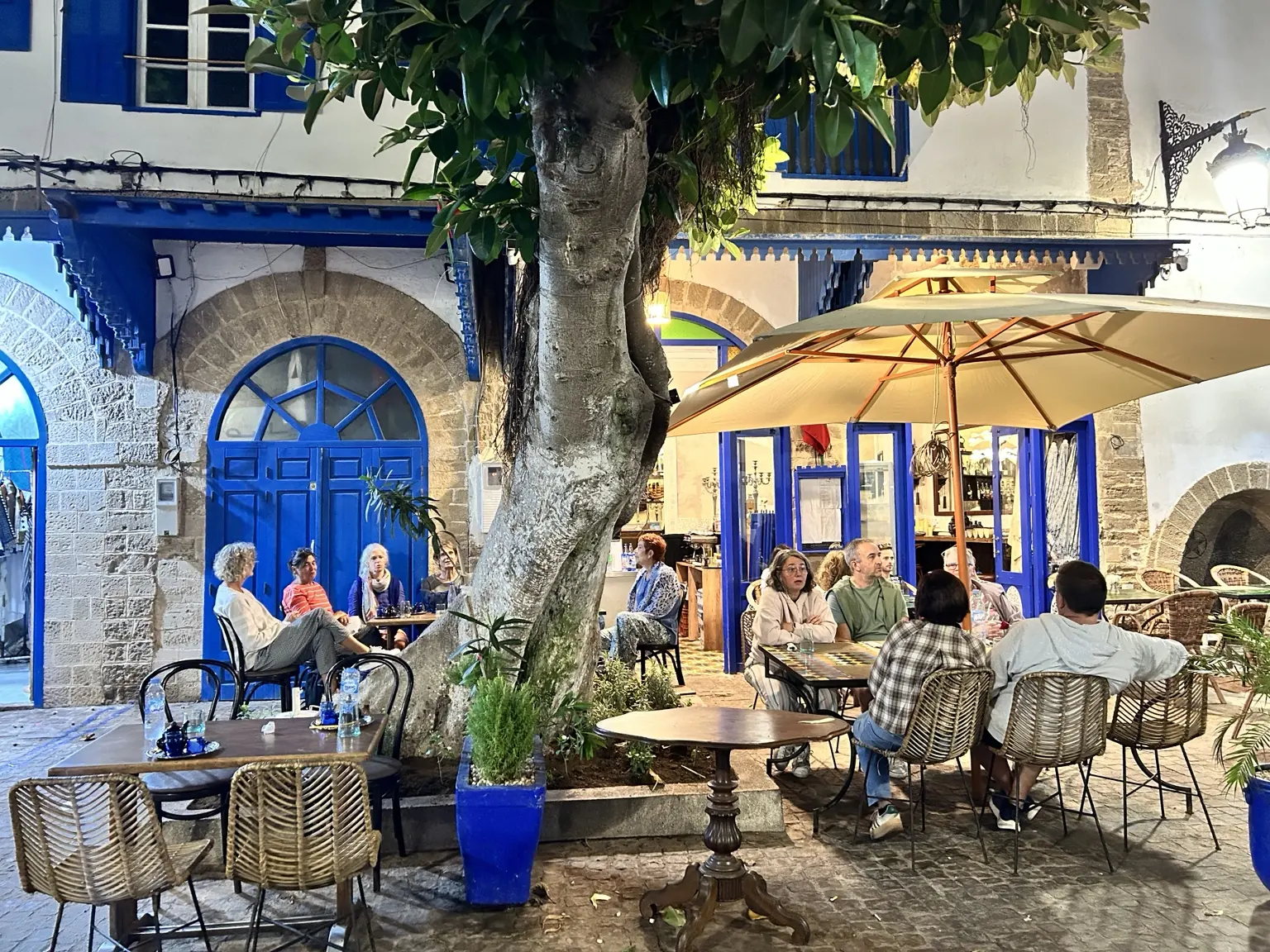 Restaurace a společné stolování v medině Essaouiry